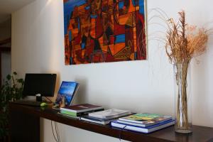 Uma TV ou centro de entretenimento em Hotel San Martin