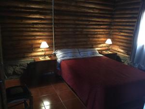 Una cama o camas en una habitación de Cabañas Sehuen