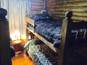 Una cama o camas en una habitación de Cabañas Sehuen