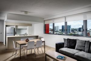 Posezení v ubytování Central Islington Apartments