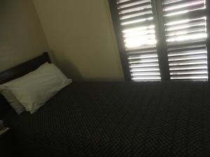 Ein Bett oder Betten in einem Zimmer der Unterkunft Balranald Club Motel