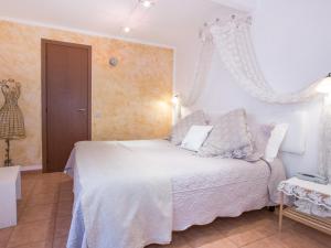 a bedroom with a white bed in a room at Hotel Marina in Monterosso al Mare