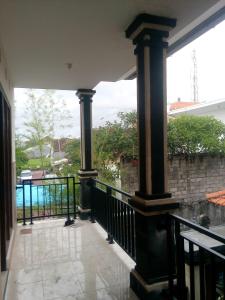 Bazén v ubytování Putra Dadi Guest House nebo v jeho okolí