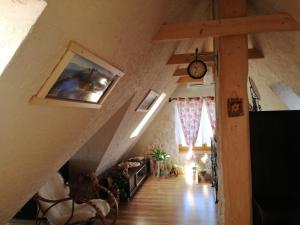 Televízia a/alebo spoločenská miestnosť v ubytovaní Apartament Hawrań Murzasichle Apartamenty Murzasichle PL