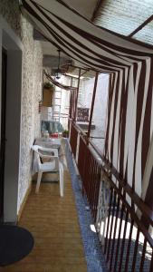 a balcony with a table and a table and chairs at La Casa di Nonna in Pella