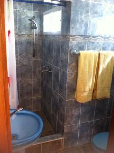 Bilik mandi di Tibambari