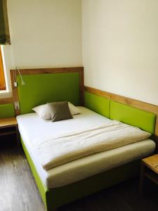 Ein Bett oder Betten in einem Zimmer der Unterkunft Gästehaus Thomahan