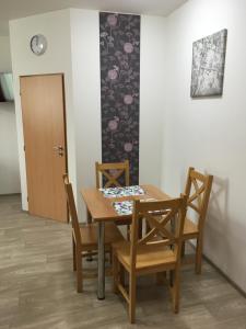 Ein Sitzbereich in der Unterkunft Penzion Janovice