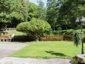 a park with a fence and a bench and a lamp at Chic apartment in Hessisch Oldendorf in Zersen
