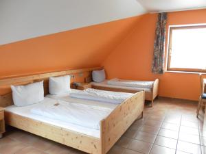 Postel nebo postele na pokoji v ubytování Landgasthof Asum