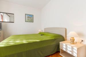 Postel nebo postele na pokoji v ubytování Apartments Valbandon