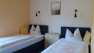 Postel nebo postele na pokoji v ubytování Hotel Sonnenhof