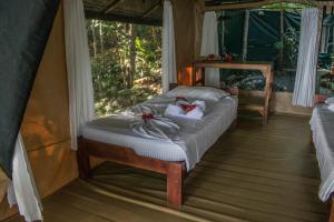 Postel nebo postele na pokoji v ubytování La Leona Eco Lodge