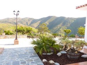 A general mountain view or a mountain view taken from the holiday home