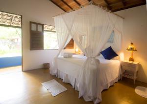 
Cama ou camas em um quarto em Pousada Casinhas da Bahia

