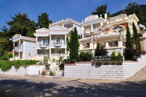 Gallery image of Enavlion Hotel in Chrysi Ammoudia
