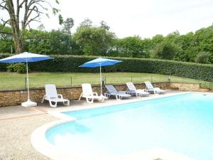 Beautiful Holiday Home with Pool in Saint Pompontの敷地内または近くにあるプール