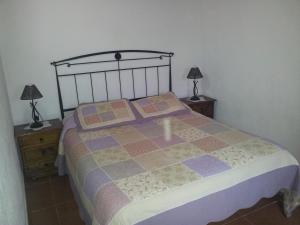 a bedroom with a bed and two night stands with lamps at Casa La Rehoya in Puntallana
