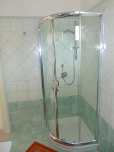 A bathroom at Appartamenti Budoni Még 37 kép