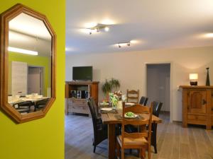 TV o dispositivi per l'intrattenimento presso Holiday Home in Theux near Spa Town
