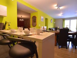 Area soggiorno di Holiday Home in Theux near Spa Town