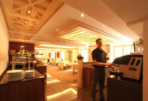 Členové personálu v ubytování Hotel Garni Muttler Alpinresort & Spa