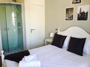 a bedroom with a white bed and white walls at Mirandesa Guesthouse in Porto