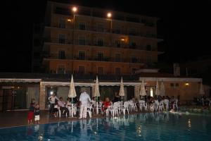 The swimming pool at or close to Hotel Club Sabbiadoro