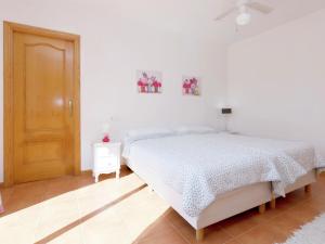 Posteľ alebo postele v izbe v ubytovaní Villa in Moraira near El Portet Beach