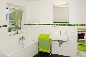 A bathroom at Haus - Salzkammergut Még 12 kép