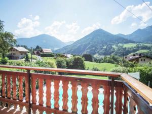 a balcony with a view of mountains at Splendida villa isolata con piscina Biot in Le Biot