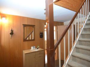 eine Treppe in einem Haus mit Treppenaufgang in der Unterkunft Holiday home in Ramsbeck with garden in Ramsbeck