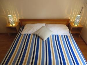 Postel nebo postele na pokoji v ubytování Apartments Karaba