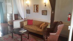 Area soggiorno di Copper and Lumber Store Hotel