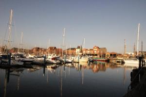 Photo de la galerie de l'établissement Marina Water View Apartment, à Hull