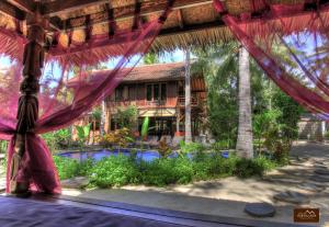 a resort with a pool in front of a building at Villas SAMALAMA Gili Trawangan in Gili Trawangan