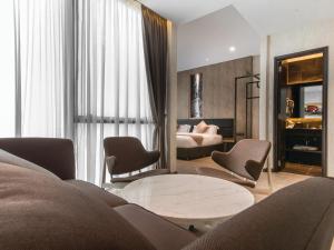 Postel nebo postele na pokoji v ubytování Iconic Hotel