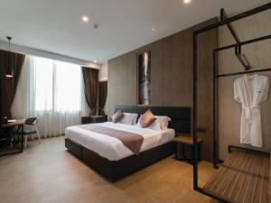 Postel nebo postele na pokoji v ubytování Iconic Hotel