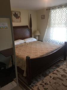Postel nebo postele na pokoji v ubytování Misquamicut Beach Front Inn