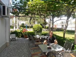 Vonkajšia záhrada v ubytovaní Hotel Metković