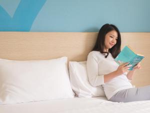 Postel nebo postele na pokoji v ubytování HOP INN Chiang Rai
