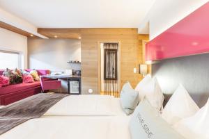 Postel nebo postele na pokoji v ubytování LEDERER Boutique Hotel