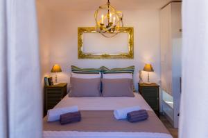 Posteľ alebo postele v izbe v ubytovaní Lindos SeaStar Apartment