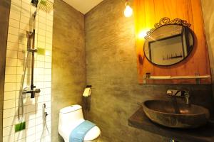 Koupelna v ubytování Finess Basic Hotel + 31 fotografií