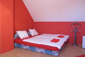 Postel nebo postele na pokoji v ubytování Panni Vendégház