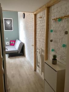 Łóżko lub łóżka w pokoju w obiekcie Apartament Żelazna