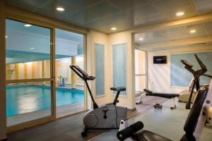 Fitness centrum a/nebo fitness zařízení v ubytování Kapetanios Limassol Hotel