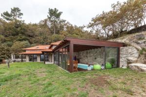 a small house with a pool in a yard at Casa dos Colados in Fafe