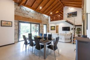 a dining room with a table and chairs at Casa dos Colados in Fafe