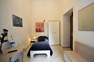 Säng eller sängar i ett rum på Italia Apartment